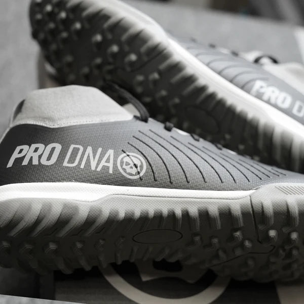PRO DNA TRAINING DIVISION TURF CLEATS